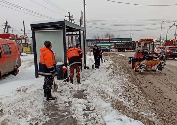 Дорожные и коммунальные службы Ленинского городского округа ликвидируют последствия снегопада