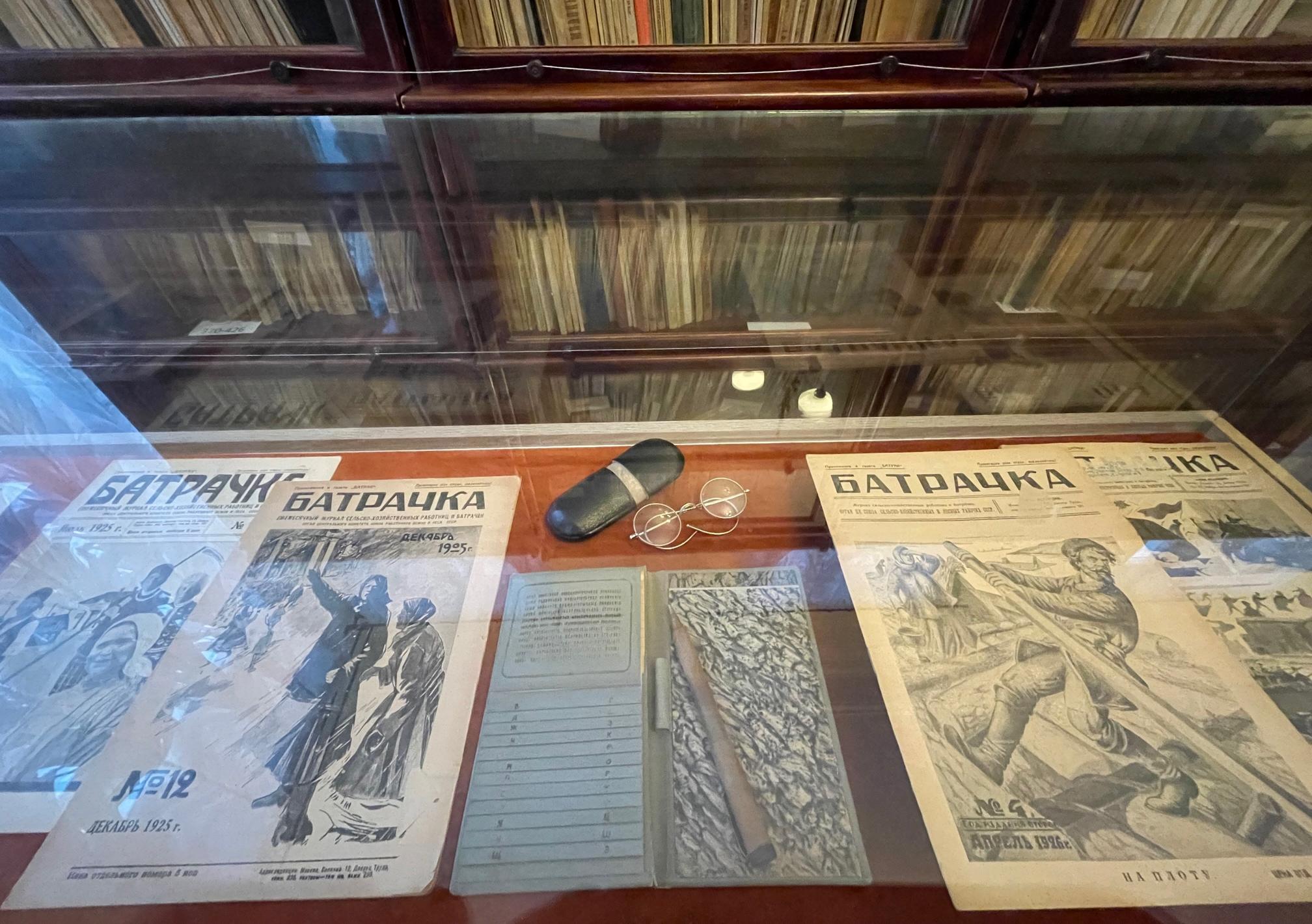 В музее-заповеднике «Горки Ленинские» открывается выставка редких женских журналов и вещей из личной коллекции семьи Ульяновых