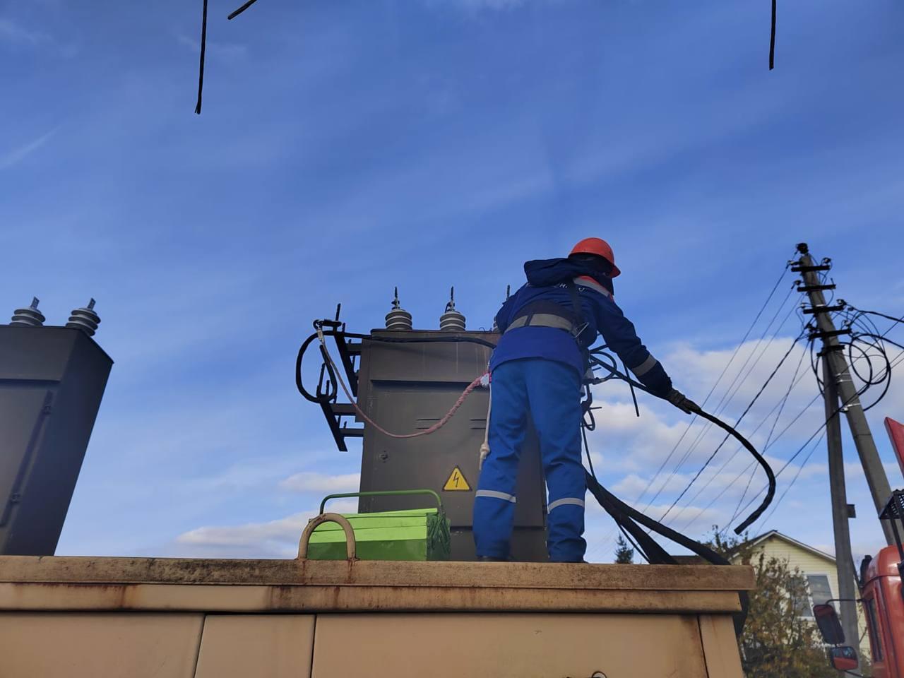Энергетики приступили к реконструкции подстанции в деревне Большая Володарка Ленинского округа