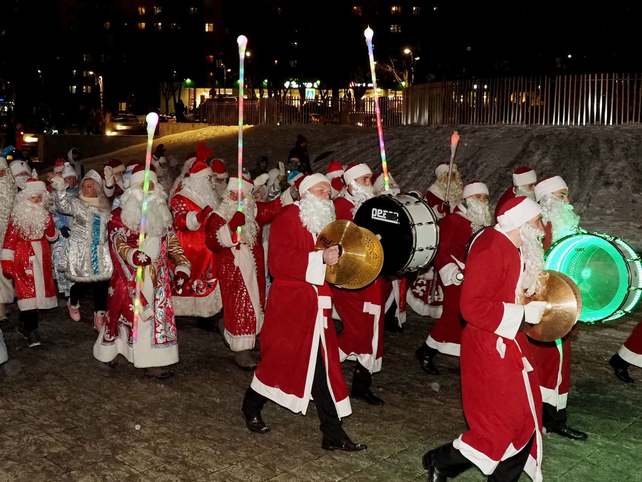 Парад Дедов Морозов и Снегурочек прошел в Видном