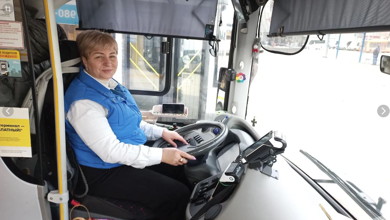 В Мострансавто водителями автобусов работают свыше 150 женщин
