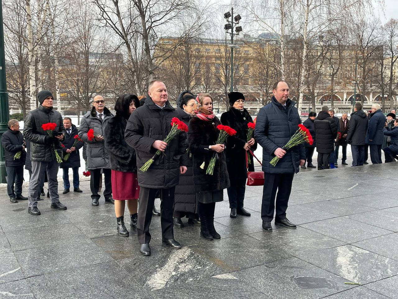 Алексей Спасский возложил цветы к мемориалу Сталинграда в Александровском саду Москвы в составе делегации ВАРМСУ