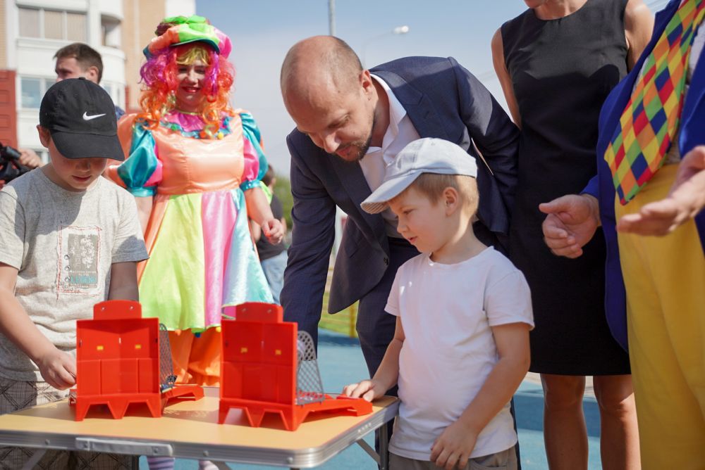 4 детские площадки открыли в Ленинском округе по губернаторской программе