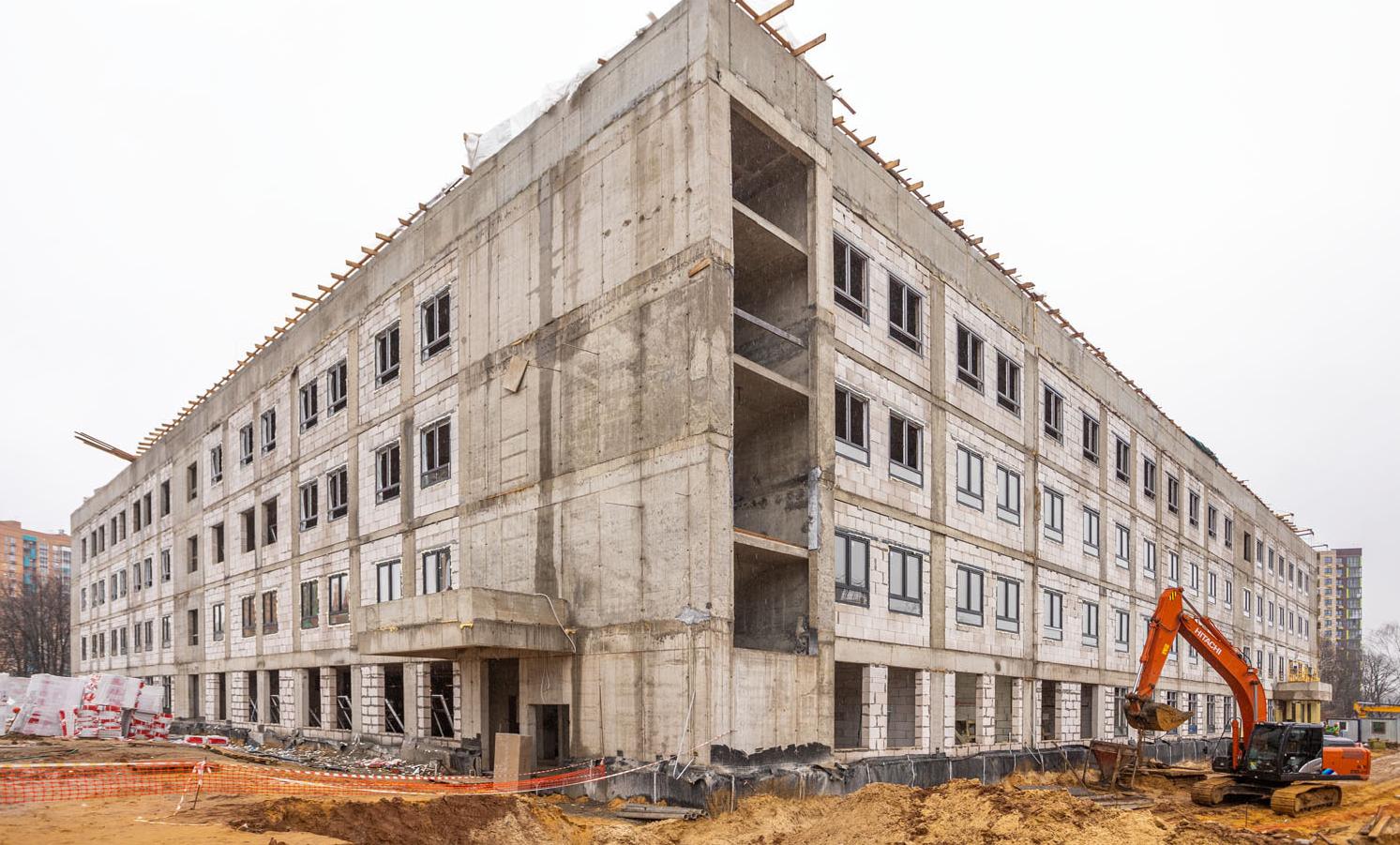 Строительство двух больших поликлиник продолжается в Ленинском округе