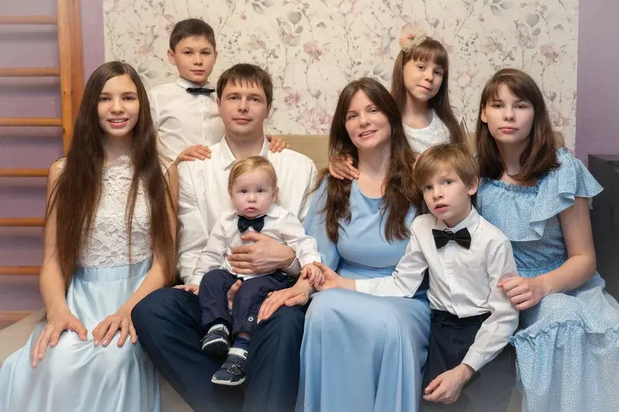 Более 4000 многодетных семей из Ленинского округа получают социальные меры поддержки 