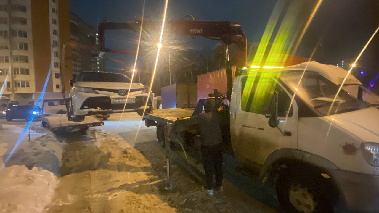 Эвакуацию неправильно припаркованных автомобилей провели в микрорайоне Купелинка